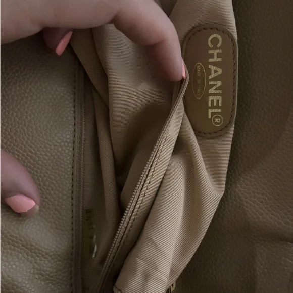 Authentic CHANEL beige caviar leather CC tortoise top handle satchel bag - Picture 13 of 14